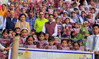 रोटरी क्लब नाहन ने सरकारी हाई स्कूल में वितरित किए 138 ऊनी स्वेटर