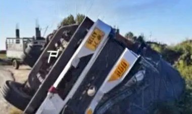 नाहन: शिमला हाईवे पर जब अचानक आ गई बिल्ली औऱ पलटा गया ट्रक,.