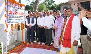 घुमारवीं में सीवरेज सुधारीकरण पर व्यय होंगे 3 करोड़ 60 लाख रूपए, मंत्री राजेश धर्माणी ने किया शिलान्यास, बोले-क्षेत्रवासियों को मिलेगा बेहतर सीवरेज सिस्टम