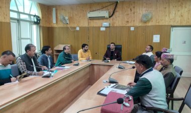 बंजार में एसडीएम पंकज शर्मा की अध्यक्षता में वन अधिकारों पर बैठक सम्पन्न।