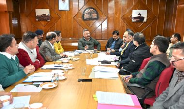 रोहित ठाकुर ने शिक्षा विभाग की विभिन्न योजनाओं की प्रगति की समीक्षा की