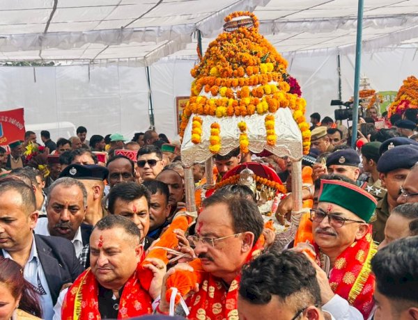 अंतर्राष्ट्रीय श्री रेणुका जी मेले का हर्षवर्धन चौहान ने भगवान परशुराम जी की पालकी को कंधा देकर किया विधिवत शुभारंभ