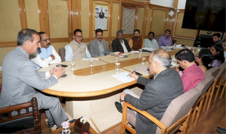 मुख्यमंत्री ने अधिकारियों को लंबित विकासात्मक परियोजनाओं को प्राथमिकता पर पूरे करने के निर्देश दिए