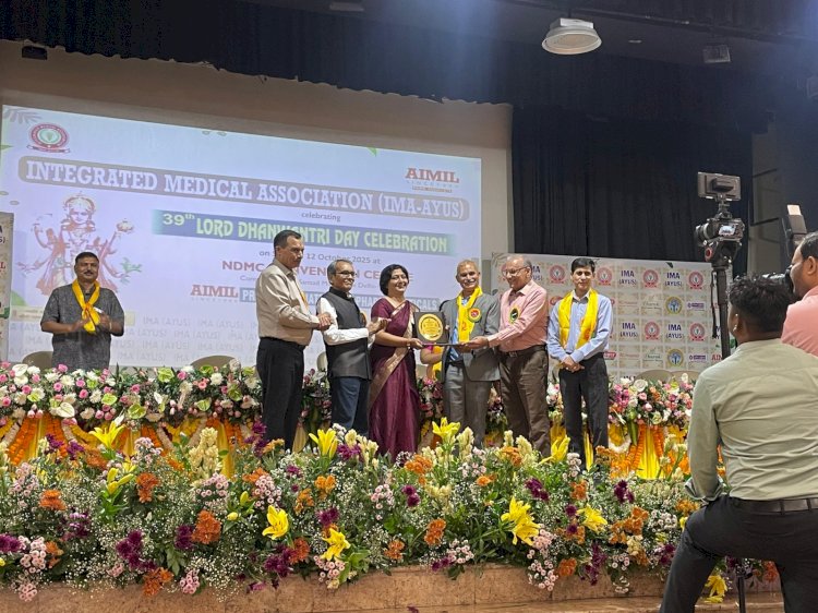 सेवानिवृत्त उपमंडल आयुर्वेद अधिकारी डॉ. मन्जू शर्मा..विभागाध्यक्ष कायचिकित्सा प्रोफेसर डॉ. सुनील ठाकुर नई दिल्ली में सम्मानित..
