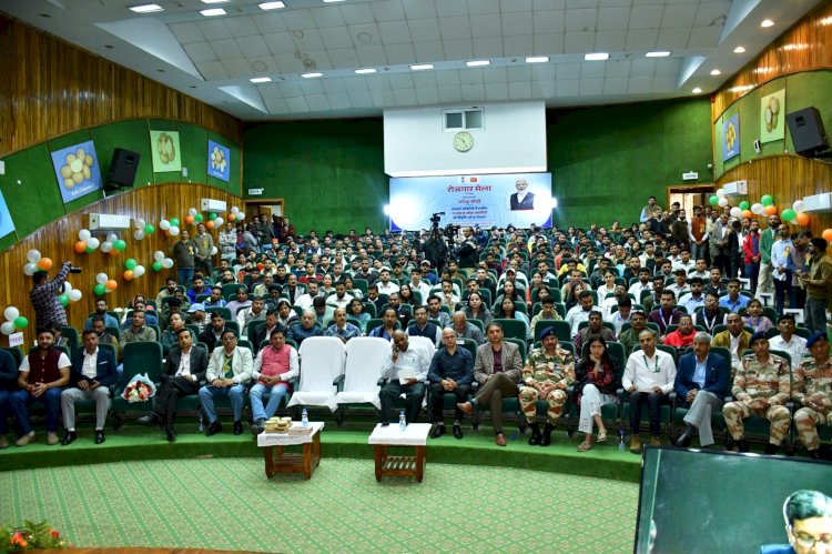 देशभर में 40 स्थानों पर 51 हजार से अधिक युवाओं को सौंपे नियुक्ति पत्र