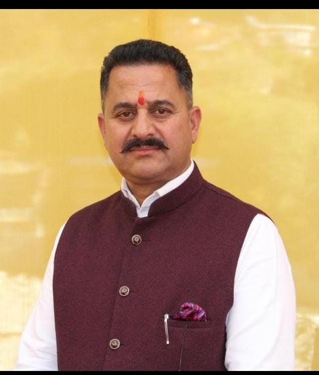 सड़कों पर सड़ रहा HPMC का सेब: राकेश डोगरा ने शिमला ज़िला के मंत्रियों पर साधा निशाना।