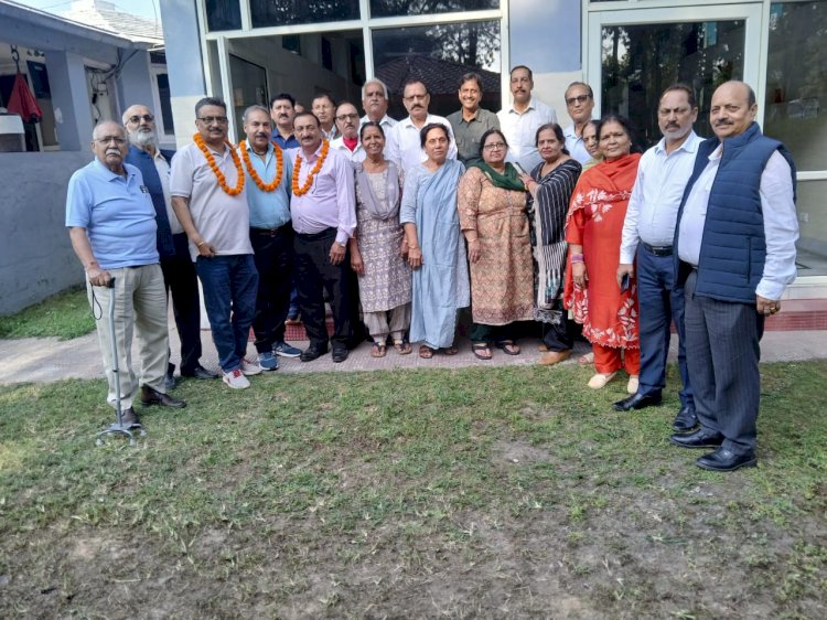 नाहन : सहकारी बैंक के वर्ष 2014 में रिटायर हुए कर्मचारियों को ईपीएफ पेंशन योजना में शामिल किया जाए...