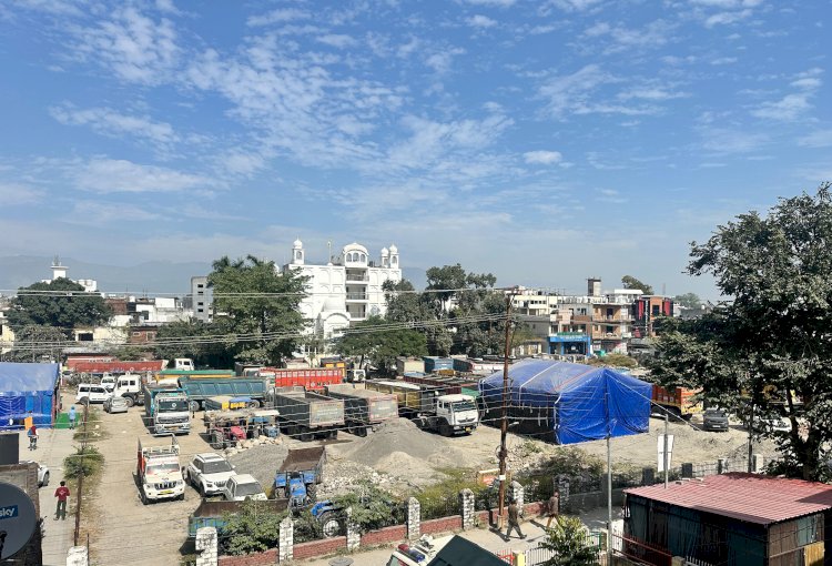 नाहन: बीती रात अवैध खनन माफिया पर पुलिस का चाबुक चला: 25 टिप्पर कब्जे में, 42 चालान काटे,पांवटा व कालाअम्ब में बड़ा एक्शन...