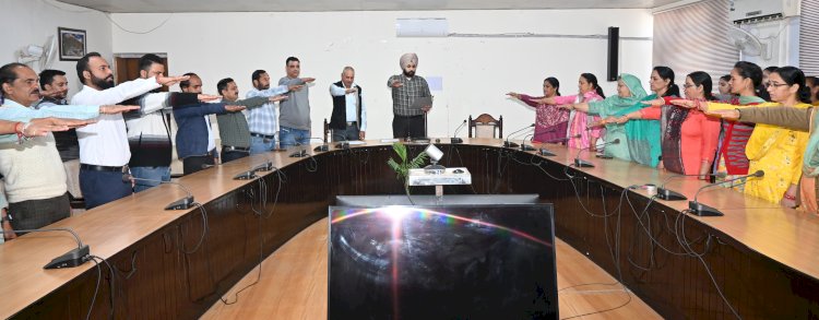 राष्ट्रीय संकल्प दिवस पर अधिकारियों एवं कर्मचारियों ने ली एकता और अखंडता की शपथ