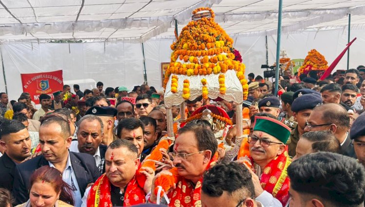 अंतर्राष्ट्रीय श्री रेणुका जी मेले का हर्षवर्धन चौहान ने भगवान परशुराम जी की पालकी को कंधा देकर किया विधिवत शुभारंभ