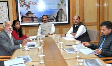 मुख्यमंत्री ने पीजी कर रहे आयुष डॉक्टरों को शत-प्रतिशत वेतन देने के निर्देश दिए