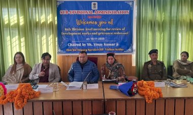 कल्याणकारी योजनाओं व कार्यक्रम को पात्र व्यक्ति तक पहुंचाना सुनिश्चित करें अधिकारी : विनय कुमार