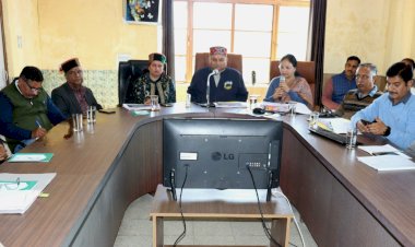 विधान सभा उपाध्यक्ष विनय कुमार ने पच्छाद के सराहां में उपमंडल स्तर पर आयोजित हुई विकासात्मक कार्यों तथा शिकायत निवारण समिति की बैठक की अध्यक्षता की।