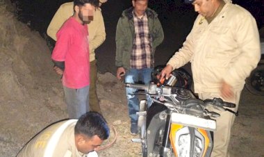 नाहन: शिमला रोड निवासी कृष्ण के कब्जे से पकड़े 100 नशीले कैप्सूल एसआईयू टीम ने पांवटा में धरा एक आरोपी के साथ.....