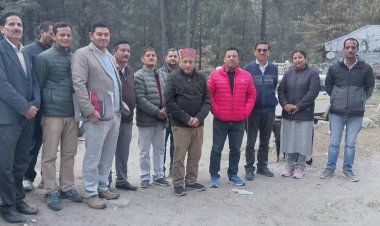 उपमंडलाधिकारी बंजार ने राजीव गांधी डे बोर्डिंग स्कूल कलवारी हेतु चयनित भूमि का निरीक्षण किया