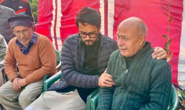 अनुराग सिंह ठाकुर ने शहीद विंग कमांडर नमांश सयाल के परिवार से की मुलाकात, दी श्रद्धांजलि