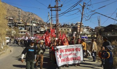 हिमाचल किसान सभा व सेब उत्पादक संघ द्वारा किया गया  विरोध प्रदर्शन