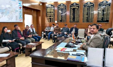 सरकार के तीन साल के कार्यक्रम की तैयारियों को लेकर शिमला में समीक्षा बैठक का आयोजन