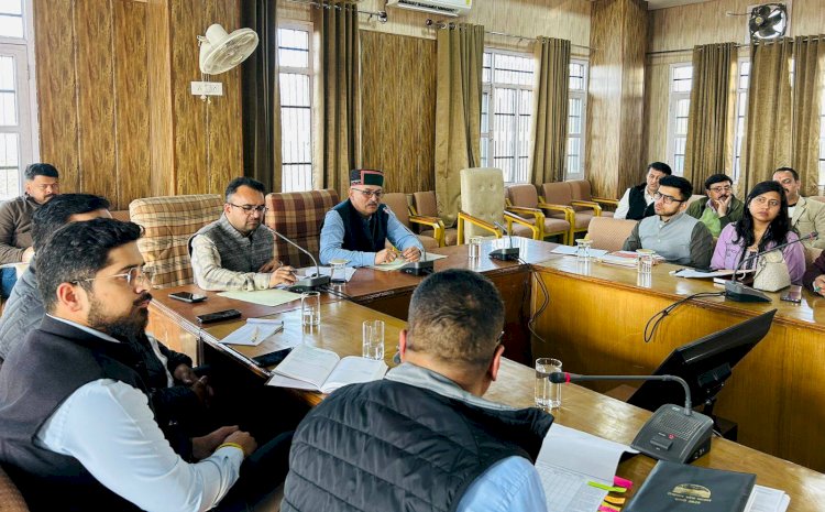 विधायक अजय सोलंकी ने डिविजनल शिकायत निवारण समिति की बैठक की अध्यक्षता की, त्वरित निपटान के दिए निर्देश