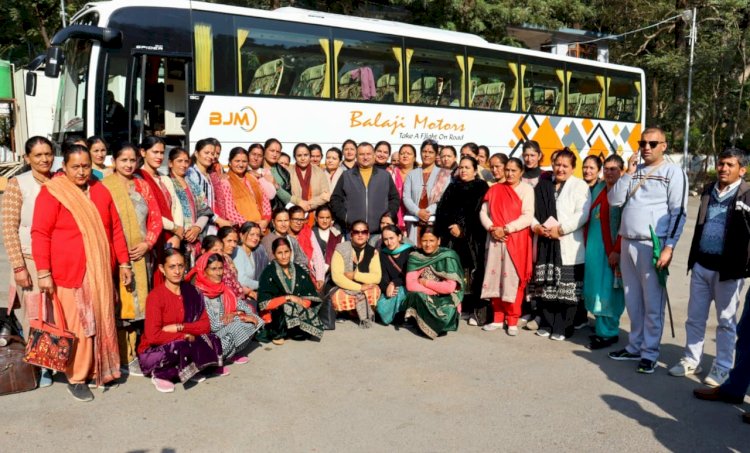 विधानसभा उपाध्यक्ष ने अयोध्या भ्रमण के लिए 60 सदस्यीय महिलाओं के दल को हरी झंडी दिखा किया रवाना ।