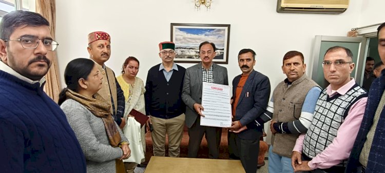 राजकीय प्रशिक्षित कला स्नातक संघ जिला  सिरमौर के प्रतिनिधिमंडल ने हर्षवर्धन चौहान से मुलाकात कर सौंपा 12 सूत्रीय मांगपत्र 