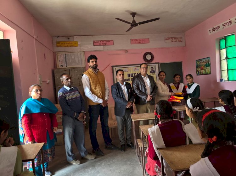 नाहन: रोटरी क्लब सिरमौर हिल्स ने पंजाहल स्कुल में 140 छात्रओं को दिये सैनिटरी पैड....