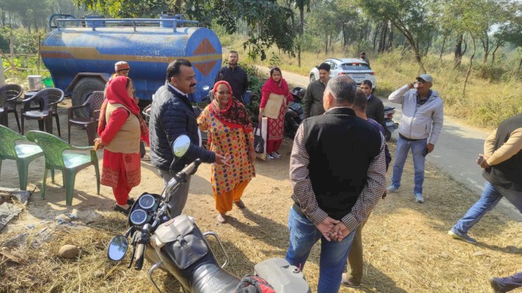पनसाई के एक परिवार की समस्या के निवारण के लिए सीएम के निर्देश पर मौके पर पहुंचे अधिकारी