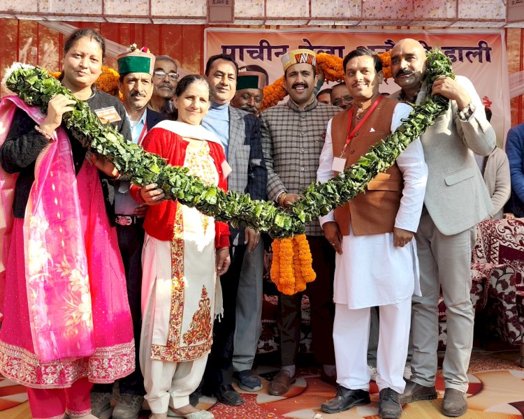 लोक निर्माण मंत्री ने जुब्बड़हट्टी (हलटी) में आयोजित तीन दिवसीय अनोखी डाली मेले के दूसरे दिन मुख्य अतिथि के रूप में की शिरकत