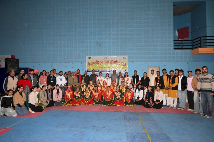 जिला स्तरीय युवा उत्सव प्रतियोगिता के लोक नृत्य एवं लोक गायन में सदर ब्लॉक प्रथम