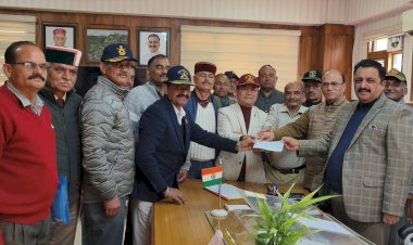 आपदा राहत कोष के लिए एक्स सर्विसमेन लीग ने किया 70 हजार रुपए का चैक भेंट