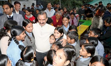 मुख्यमंत्री ने धर्मशाला में टोंग-लेन स्कूल के बच्चों से संवाद किया, अच्छे नागरिक बनने के लिए किया प्रेरित