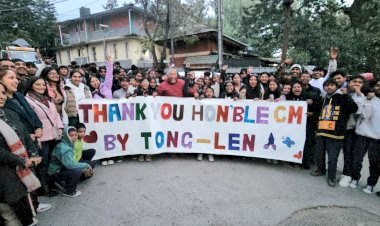 झुग्गी-झोंपड़ी में रहने वाले टोंग लेन स्कूल के बच्चों का सपना हुआ साकार क्रिकेट मैच देखने पहुंचे बच्चों ने एक स्वर में कहा थैंक्स सुक्खु जी