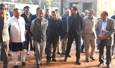 मुख्यमंत्री ने हिमाचल निकेतन के निर्माण कार्य का निरीक्षण किया