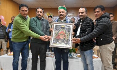शिक्षा मंत्री ने अंतरराष्ट्रीय स्तर पर उत्कृष्ट प्रदर्शन करने वाली छात्राओं को किया सम्मानित