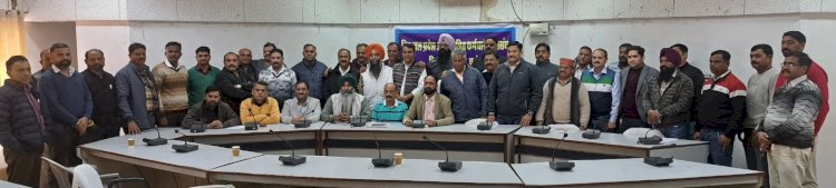 अराजपत्रित कर्मचारी प्रधान रजनीश शर्मा ने दिया त्यागपत्र