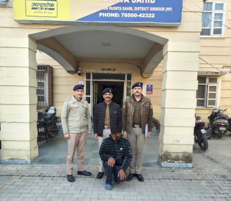 नाहन: मोटर साइकिल के टूल बॉक्स से पकड़ी 100 नशीली टैबलेट्स