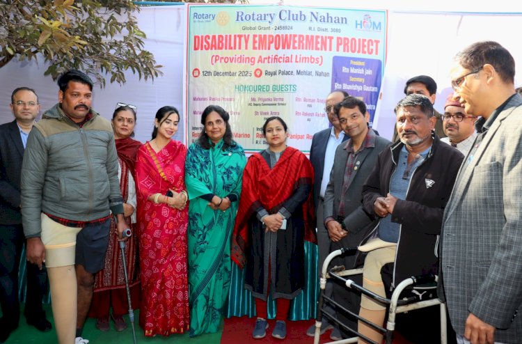 नाहन : रोटरी क्लब 15 दिव्यांग को किये गए कृत्रिम अंग प्रदान