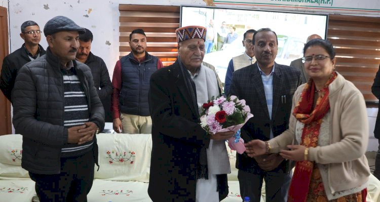 विदेशों में रोजगार के लिए जाने वाले युवाओं के हितों की सुरक्षा सुनिश्चित करेगी राज्य सरकार: प्रो. चंद्र कुमार