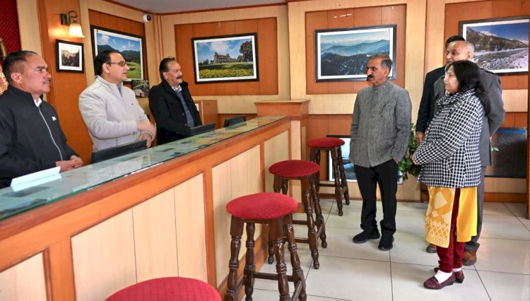 मुख्यमंत्री ने पर्यटक सूचना केन्द्र का निरीक्षण किया