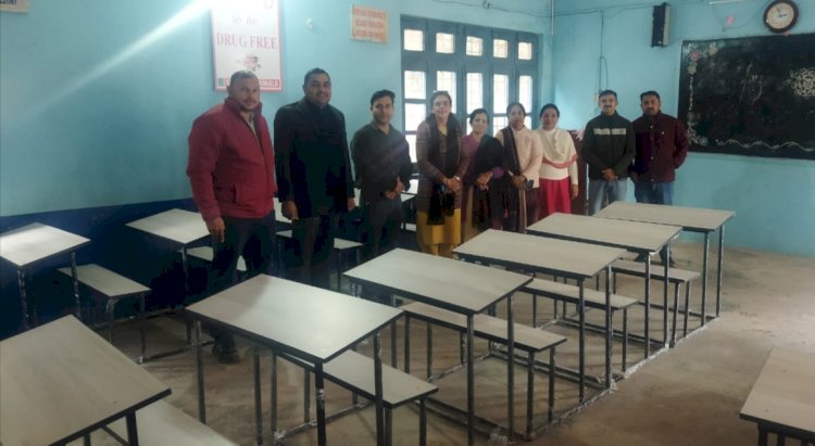 नाहन:ऊषा सांस ऑटो ने 20 डेक्स दिए, बनकला जमा दो स्कुल में..