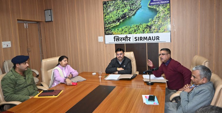 नाहन : अतिरिक्त जिला दंडाधिकारी की अध्यक्षता में जिला स्तरीय सतर्कता एवं प्रबोधन समिति की बैठक आयोजित