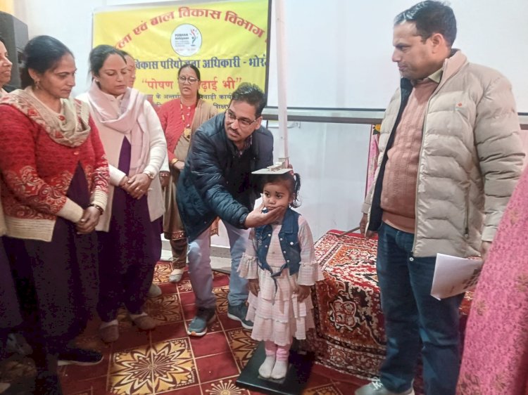 आंगनवाड़ी कार्यकर्ताओं को सिखाई बच्चों की ग्रोथ मॉनिटरिंग की प्रक्रिया