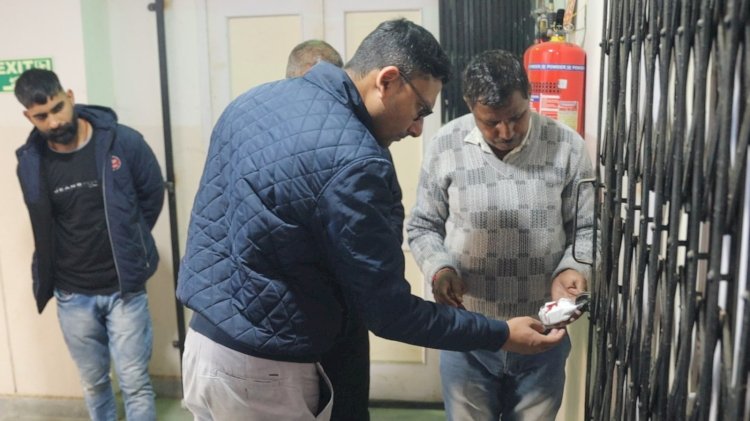 उपायुक्त ने किया ईवीएम, वीवीपैट का त्रैमासिक निरीक्षण