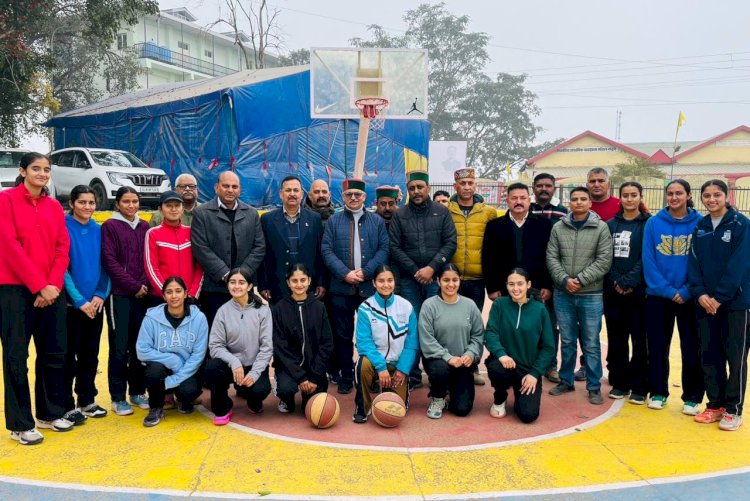 नाहन से रवाना हुई सीनियर बास्केटबॉल महिला टीम, विधायक अजय सोलंकी ने टीम को किया रवाना