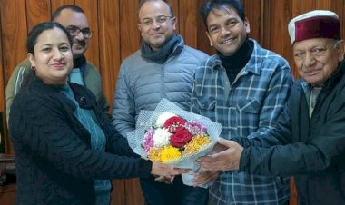 नाहन : रोटरी क्लब ने उपायुक्त सिरमौर प्रियंका वर्मा से मुलाकात कर दी नववर्ष की शुभकामनाएं
