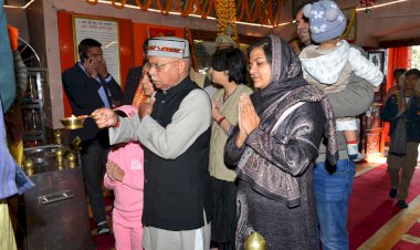 राज्यपाल ने जाखू मंदिर में पूजा-अर्चना की