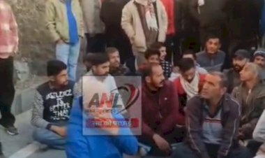 नाहन: 12 साल के मासूम की हाइड्रा के कुचलने से मौत, कमरऊ में प्रदर्शन जारी,पुलिस व प्रशासनिक अधिकारी मौके पर....