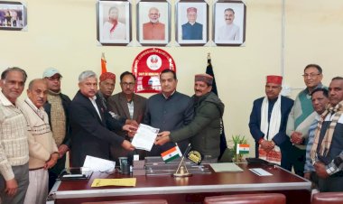 एससी आयोग के अध्यक्ष कुलदीप धीमान से मिले डॉ. भीमराव अंबेडकर जनकल्याण फाउंडेशन के पदाधिकारी, विभिन्न मांगों को लेकर सौंपा ज्ञापन