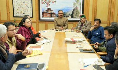 मुख्यमंत्री ने स्वास्थ्य सेवाओं में ऑनलाइन सुविधाओं का समावेश करने के निर्देश दिए