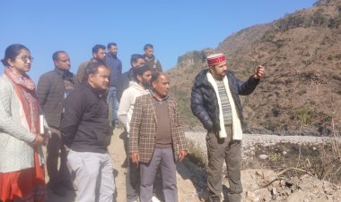 उपायुक्त ने किया निर्माणाधीन स्प्रेई पुल का निरीक्षण, तय समय अवधि में कार्य पूरा करने के दिए निर्देश